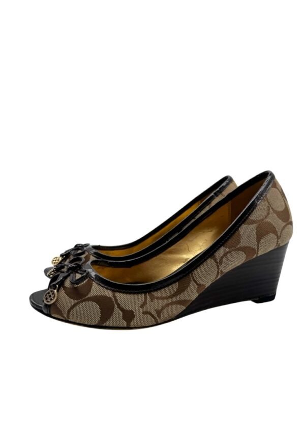 COACH - CHENESNUT PUMP KAKHI
